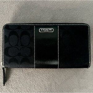 COACH logo zip wallet